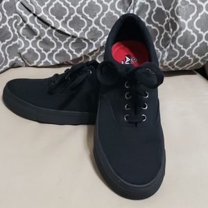 NWOT Skechers slip-resistant work shoes size 8.5